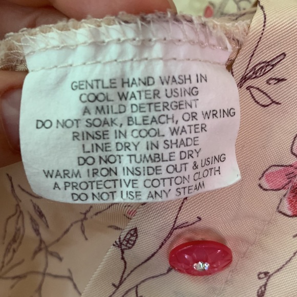 Vintage Y2K Alanna Hill. Size 8. Exquisite sleeveless floral and grilled top. - Picture 5 of 6